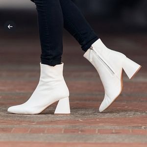 *NEW* Thursday Boot Co. White Heartbreaker booties in size 6